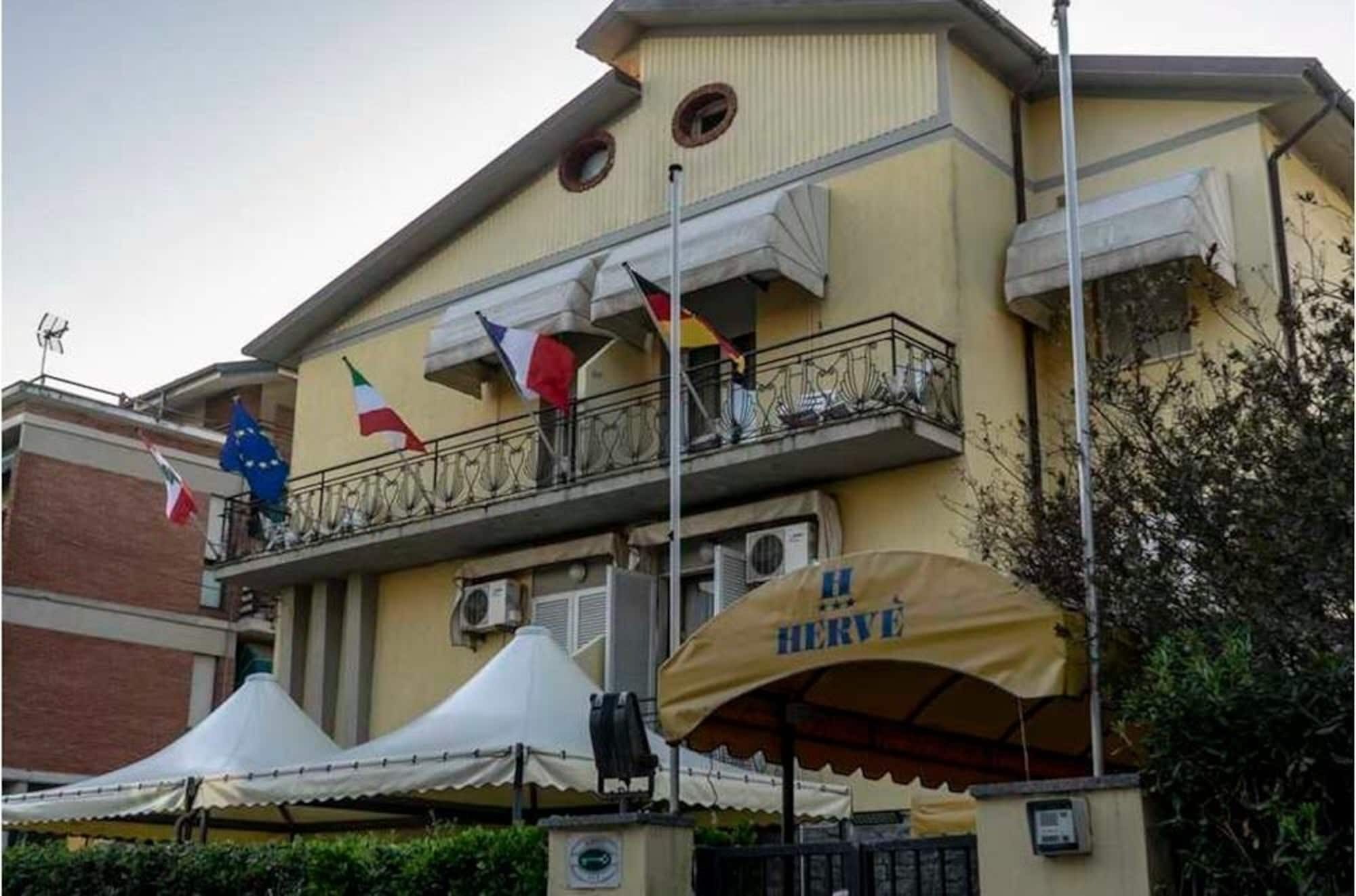 Hotel Herve Marina di Massa Exterior foto